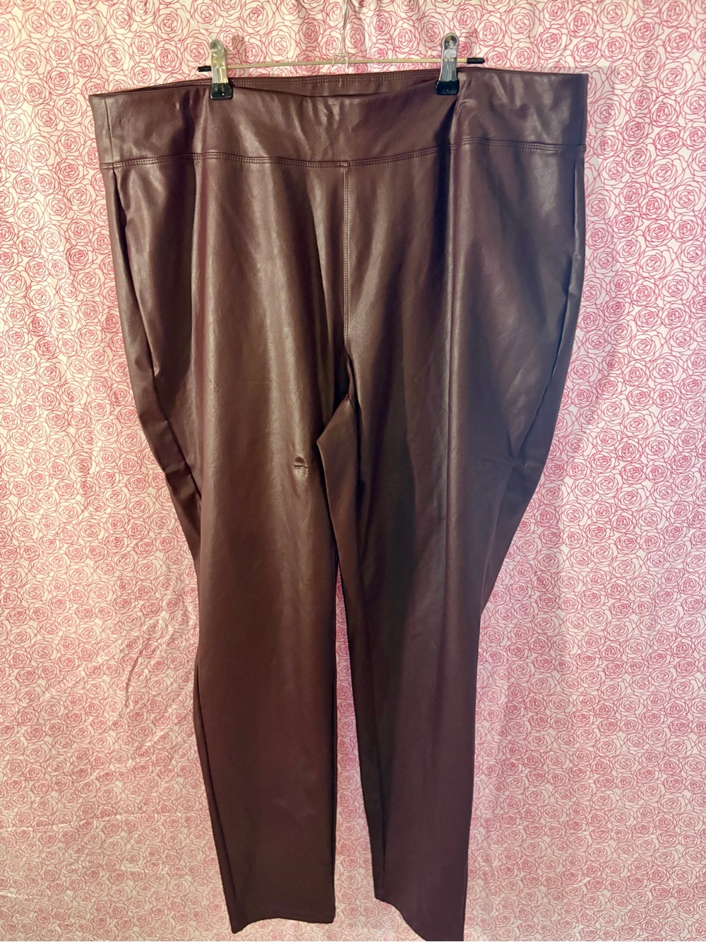 High-Rise Faux Leather Skinny Pants in burgundy